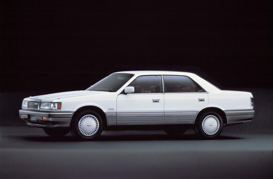  Mazda Luce 4-Door Hardtop 1986 года  (фото 2 из 8)